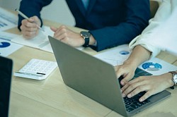 Aiuti finanziari : obtenez un prestige privé en 24 heures, simplement et rapidement ! Si vous vous trouvez dans une situation financière difficile et que vous avez besoin d'un prestige urgent, un prestige privé peut être la solution idéale. Grâce à la possibilité d'obtenir des financements rapides, dans la plupart des cas en seulement 24 heures, le prestige privé est un choix populaire pour vous aider immédiatement. Avec des prix allant de 2.000 € à 900.000 €, les prix sont privés et offrent des conditions d'accès plus flexibles aux canaux bancaires traditionnels. Il n'est pas nécessaire de s'affronter longuement ou d'une bureaucratie complexe, rendant le processus simple et rapide. Il est cependant important de faire attention à la série du prestataire et de vérifier toujours les conditions offertes, comme le taux d'intérêt, la durée et les modalités de remboursement, pour éviter les imprévus. Si vous cherchez un outil financier rapide et sûr, un prestige privé peut être la réponse à votre projet.